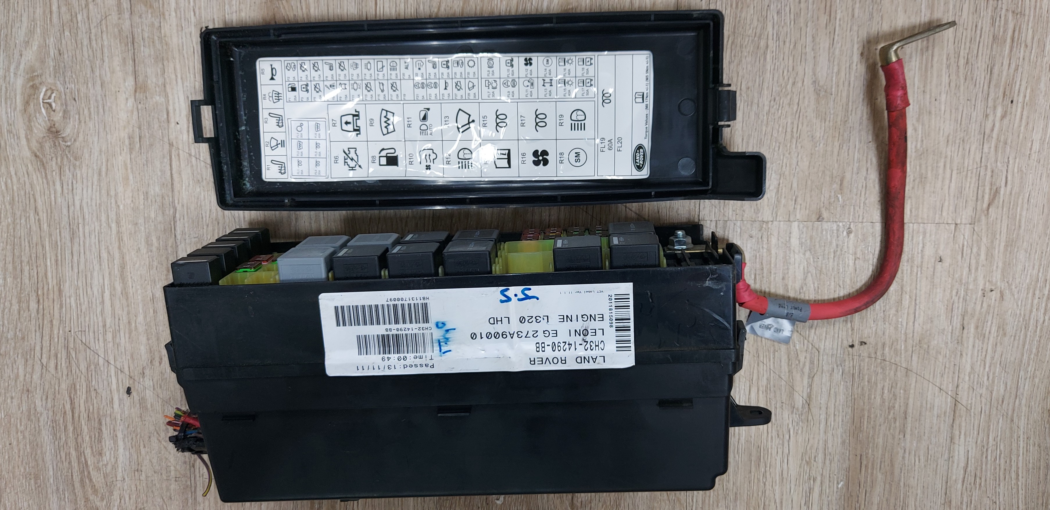 06 - 13 LAND RANGE ROVER SPORT - FUSE RELAY JUNCTION BOX / #U702 